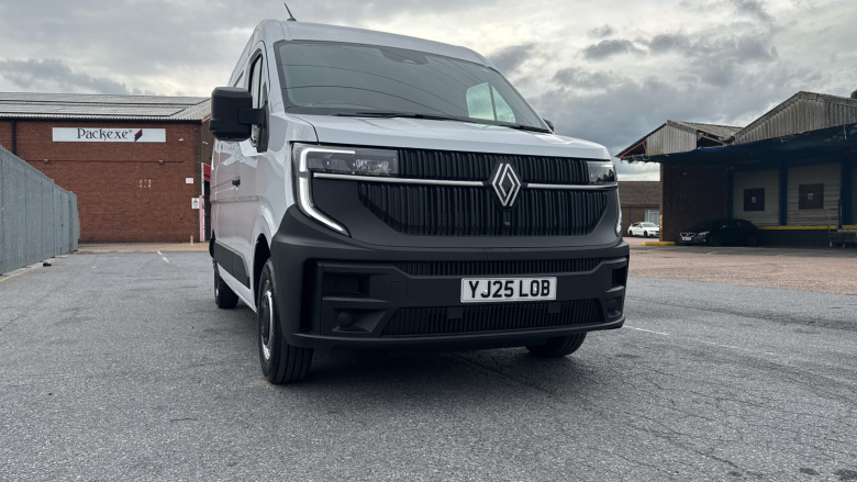Renault Master Mwb Diesel Fwd MM35 Blue dCi 130 Advance Medium Roof Van